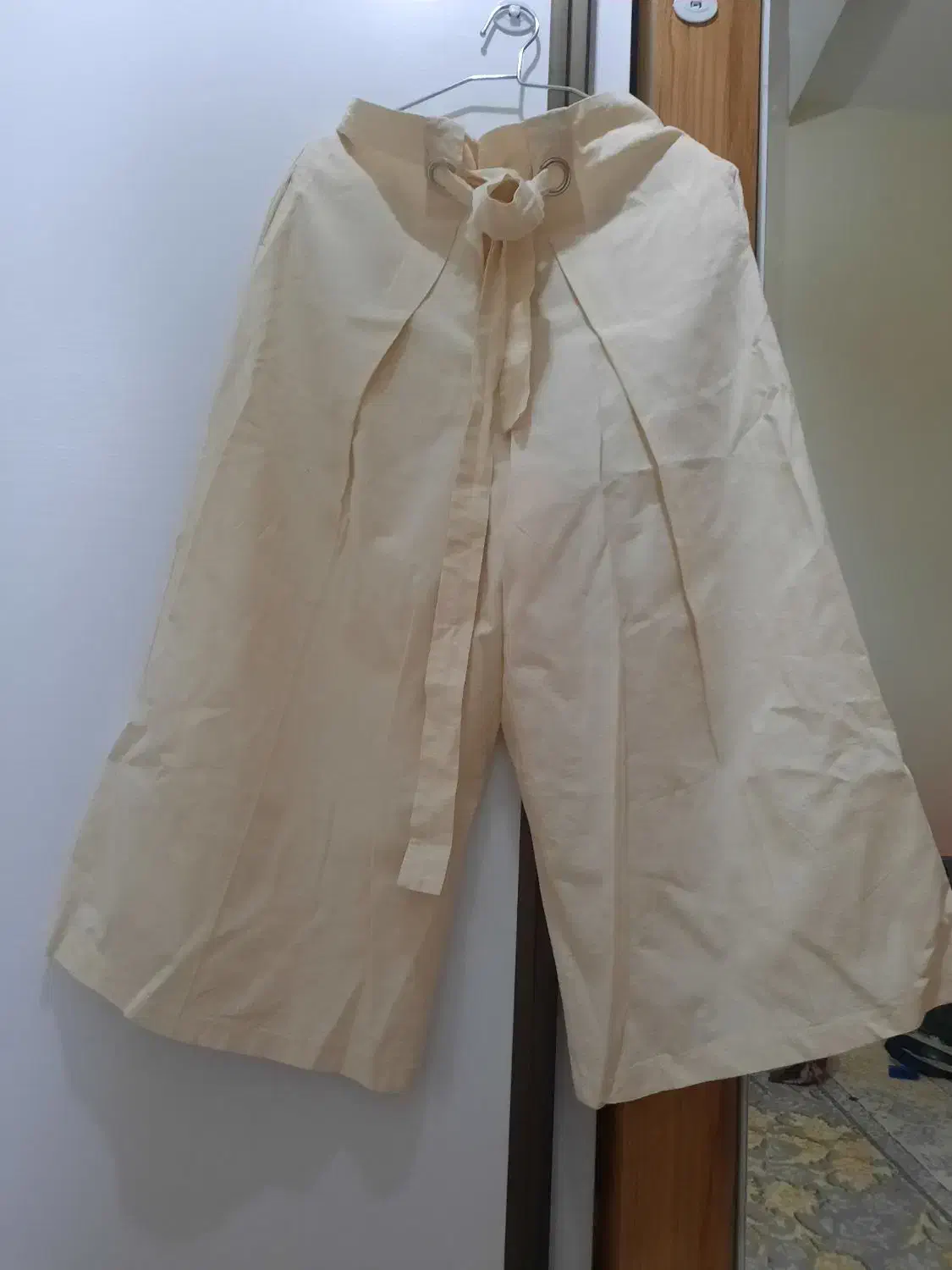 لباس زنانه|لباس|قدس, شهرقدس|دیوار