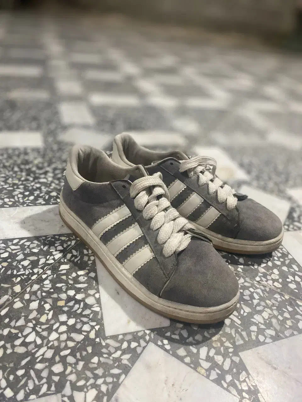 کفش ۳ خط|کیف، کفش، کمربند|رودسر, |دیوار