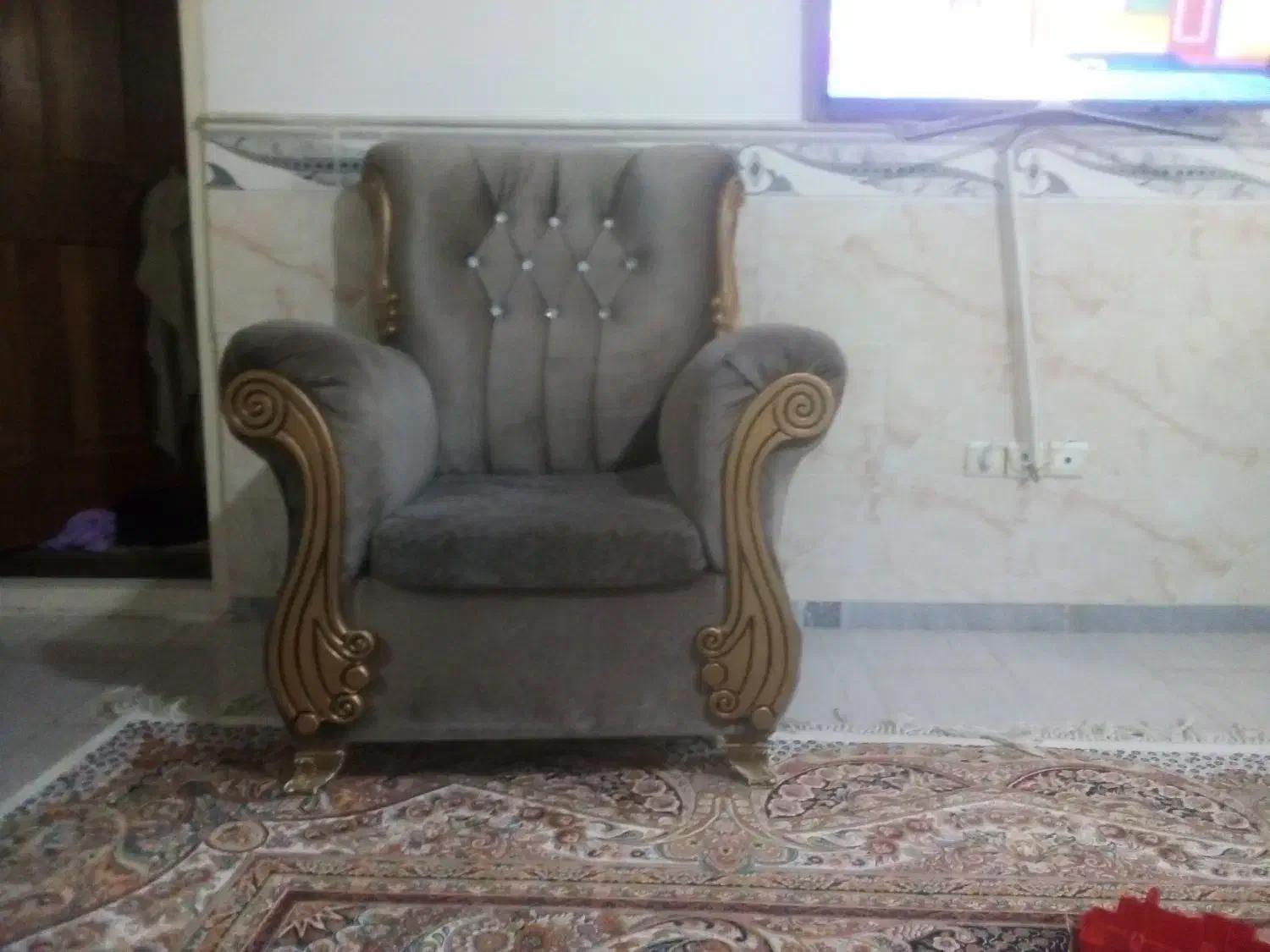 یک دست مبل راحتی|مبلمان خانگی و میز عسلی|سمنان, |دیوار