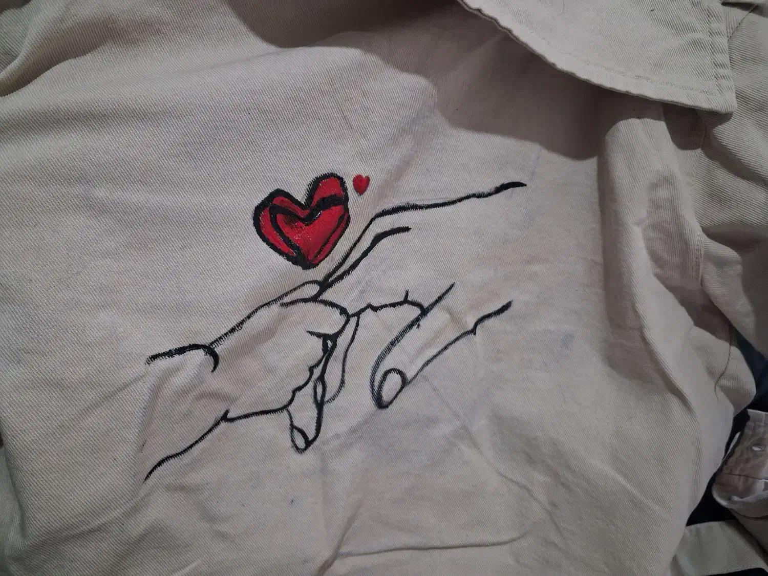 طراحی نقاشی بر روی لباس و ...|تابلو، نقاشی، عکس|قم, قلعه کامکار|دیوار