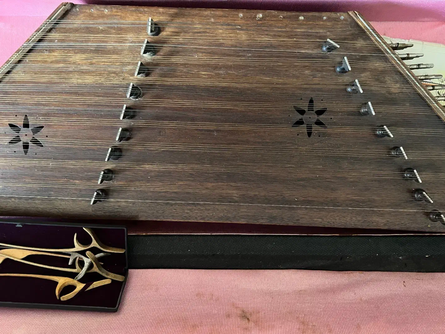 سنتور با چوب گردو وکتاب و ...|سازهای سنتی|رشت, پارک شهر|دیوار