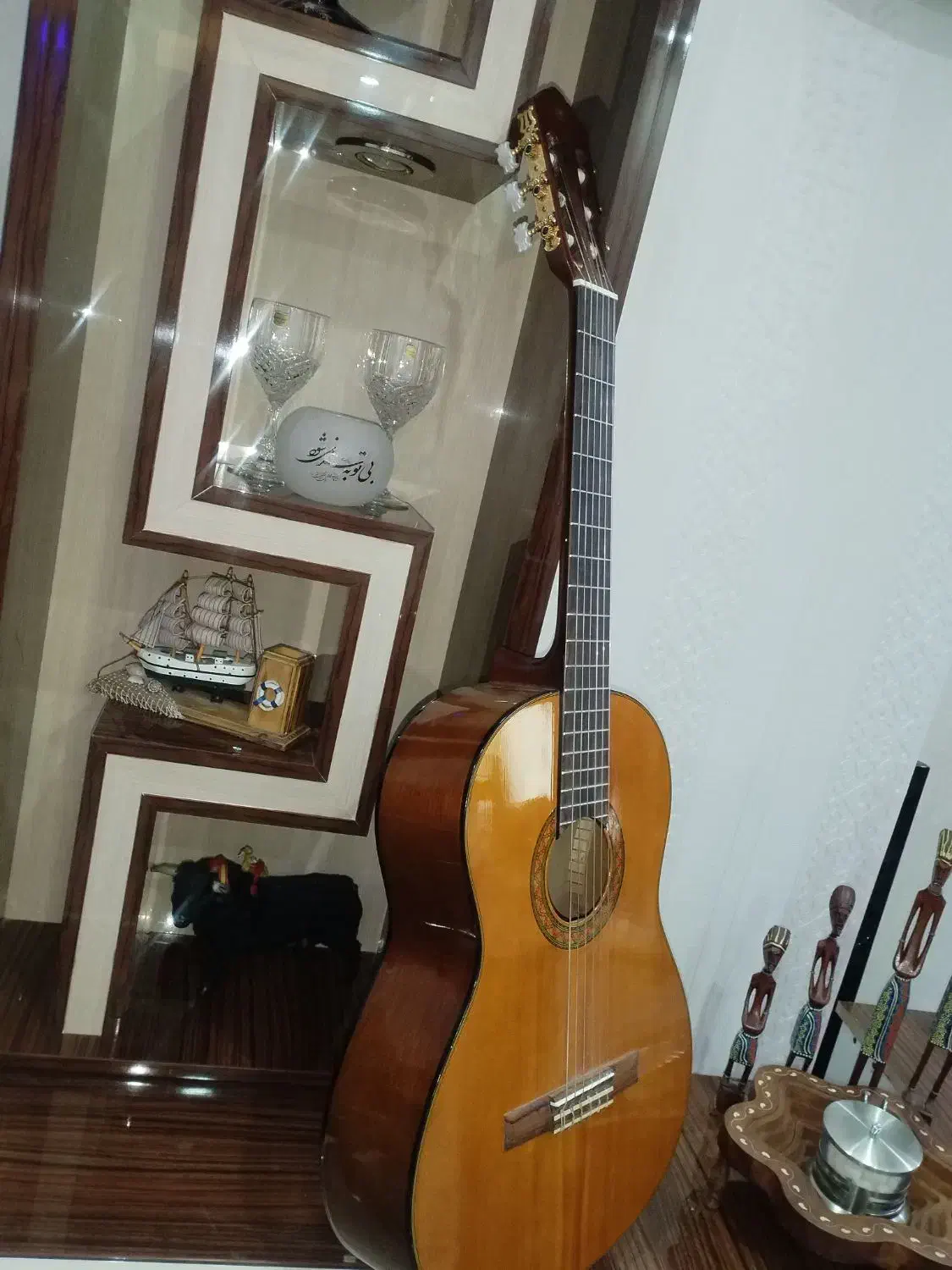 گیتار|گیتار، بیس، امپلیفایر|اندیشه, اندیشه فاز ۱|دیوار