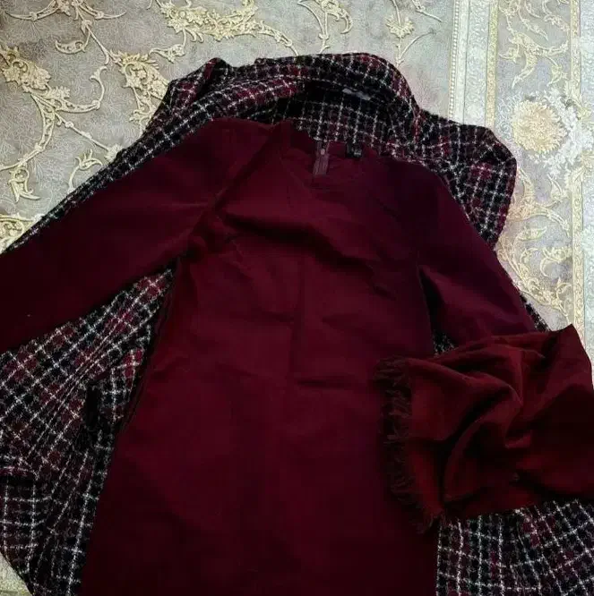 پالتو ، شال ، تونیک ، لباس زیر|لباس|کاشان, باهنر|دیوار