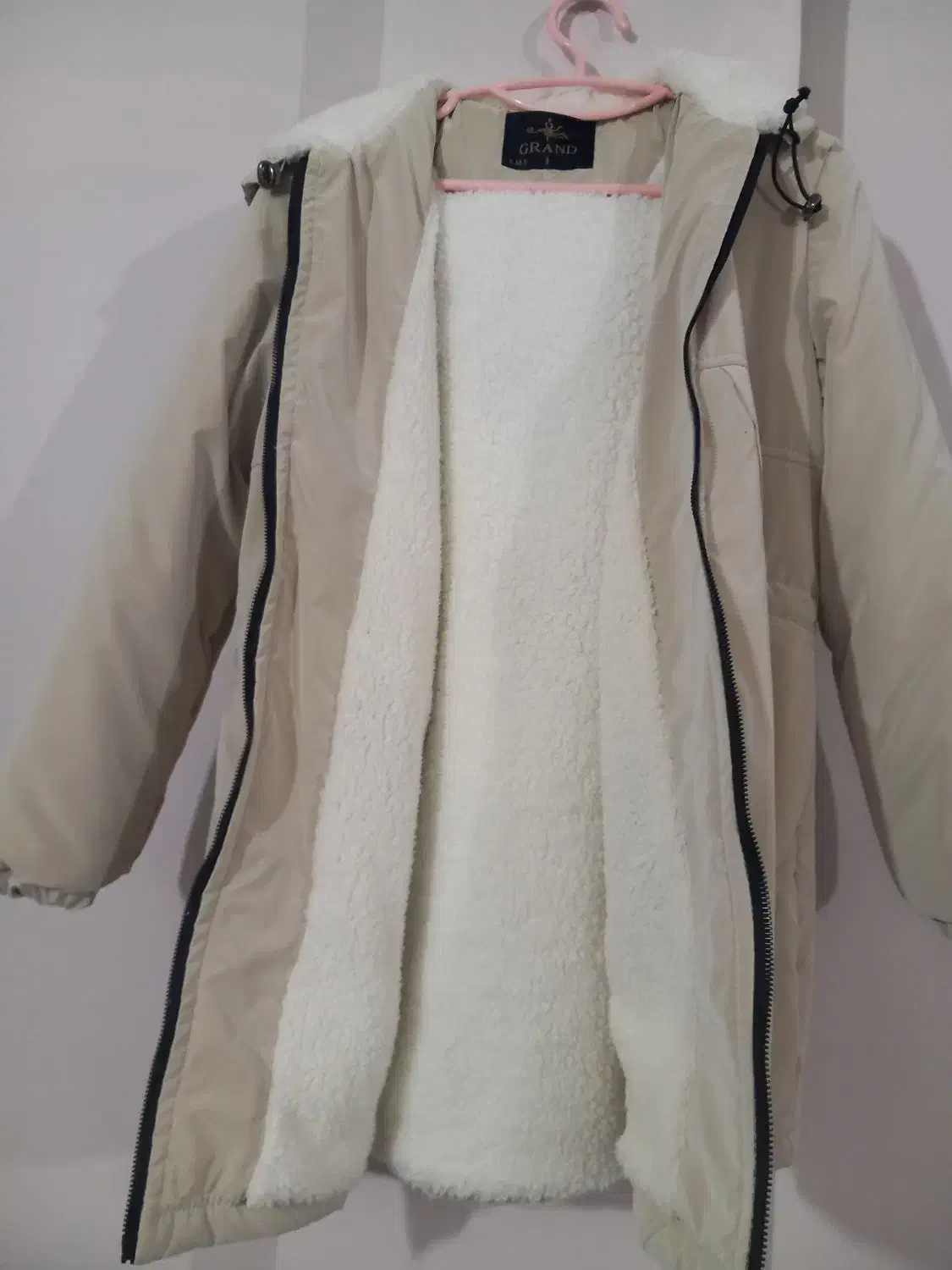 کاپشن|لباس|تالش, هشتپر|دیوار