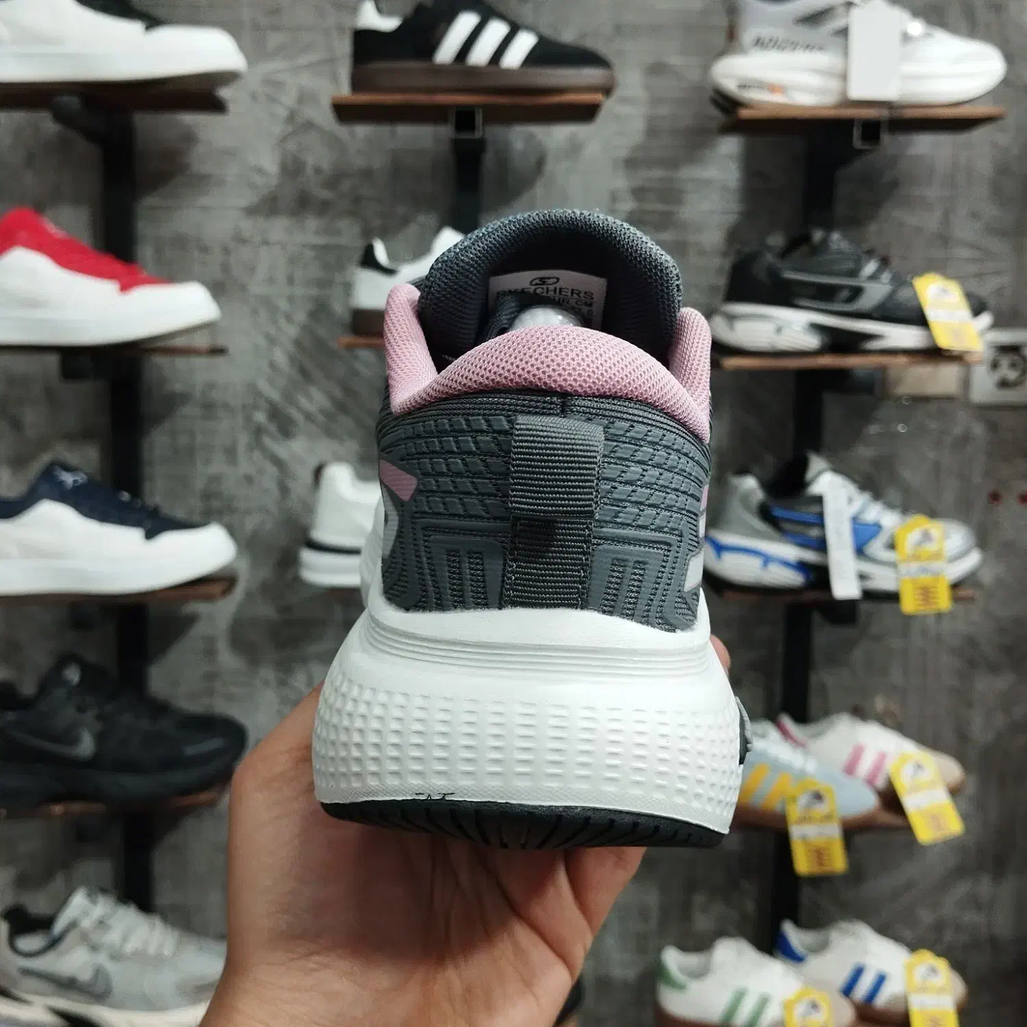 کفش اسکیچرز ویتنامی اصلی|کیف، کفش، کمربند|بندر گناوه, |دیوار