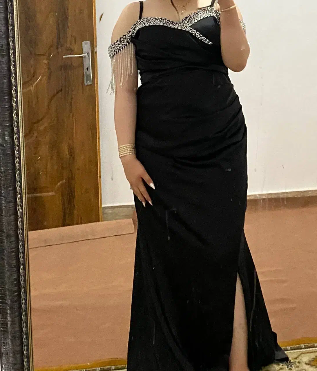 لباس مجلسی|لباس|قدس, شهر‌قدس|دیوار