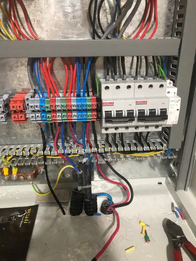 برقکشی ساختمان برقکاری|خدمات پیشه و مهارت|کرمان, |دیوار