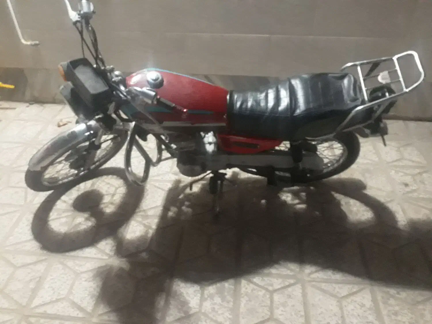 موتور|موتورسیکلت|قائن, |دیوار