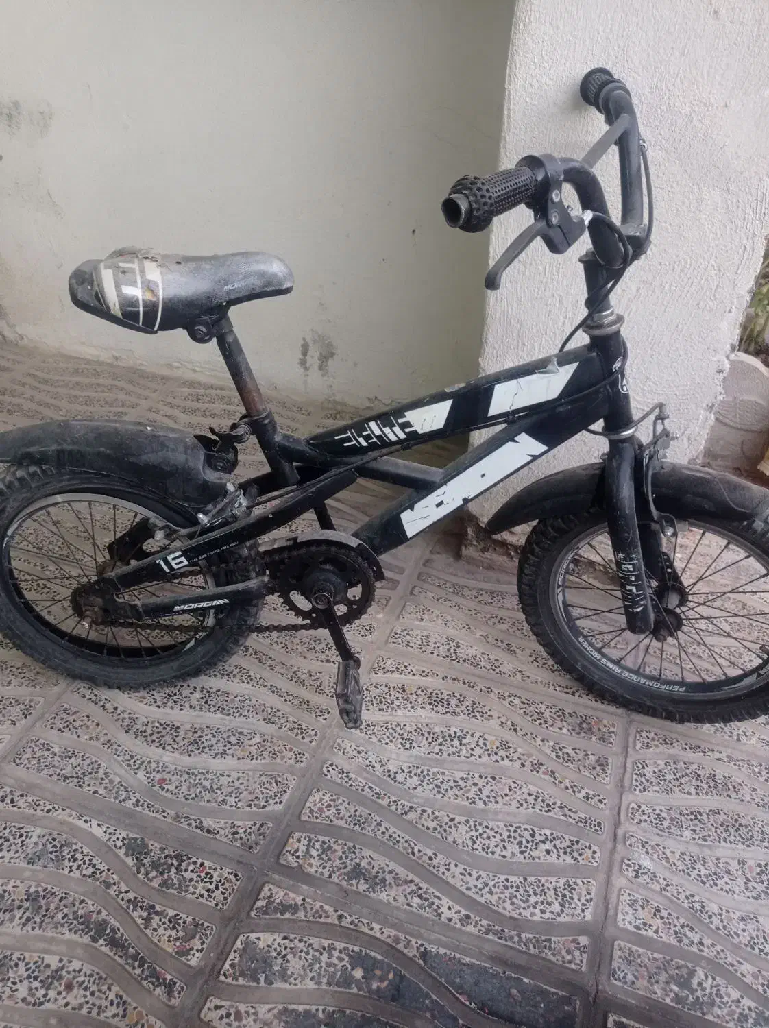 دوچرخه|دوچرخه، اسکیت، اسکوتر|صدرا-فارس, فاز ۲|دیوار