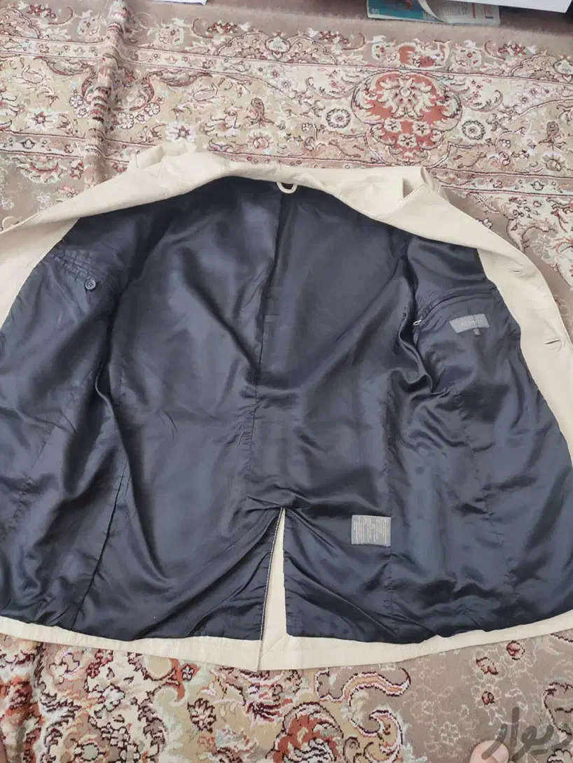 کت چرم|لباس|رشت, گلسار|دیوار