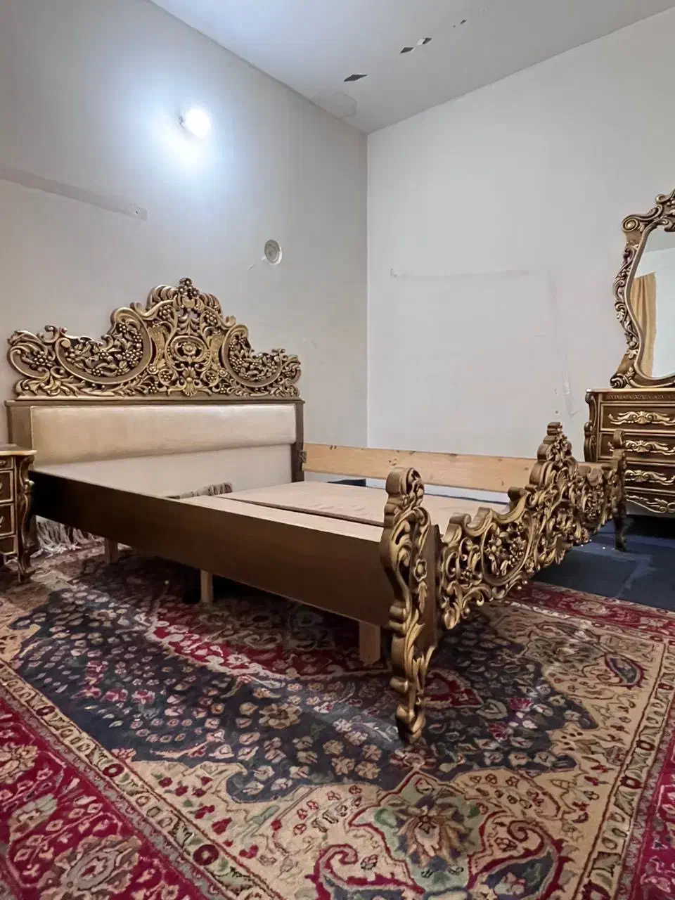 سرویس خواب|تخت و سرویس خواب|خوی, |دیوار