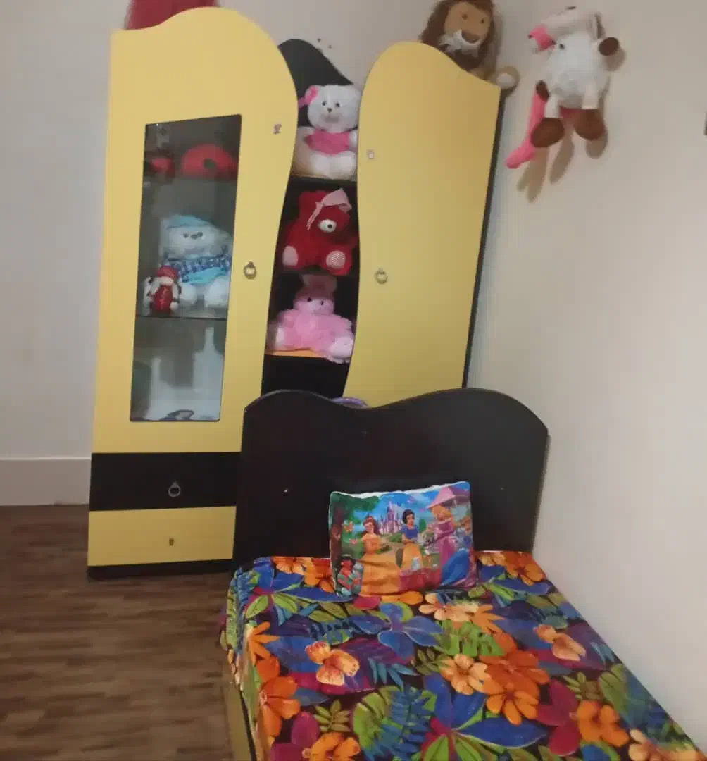 فروش تخت و کمد بچه|تخت و سرویس خواب|شاهین‌شهر, فردوسی|دیوار
