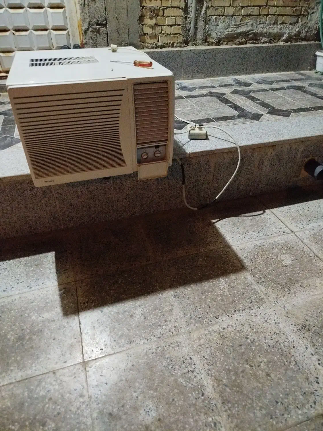 کولر پنجره ای|کولر گازی و فن‌کوئل|بندر گناوه, |دیوار