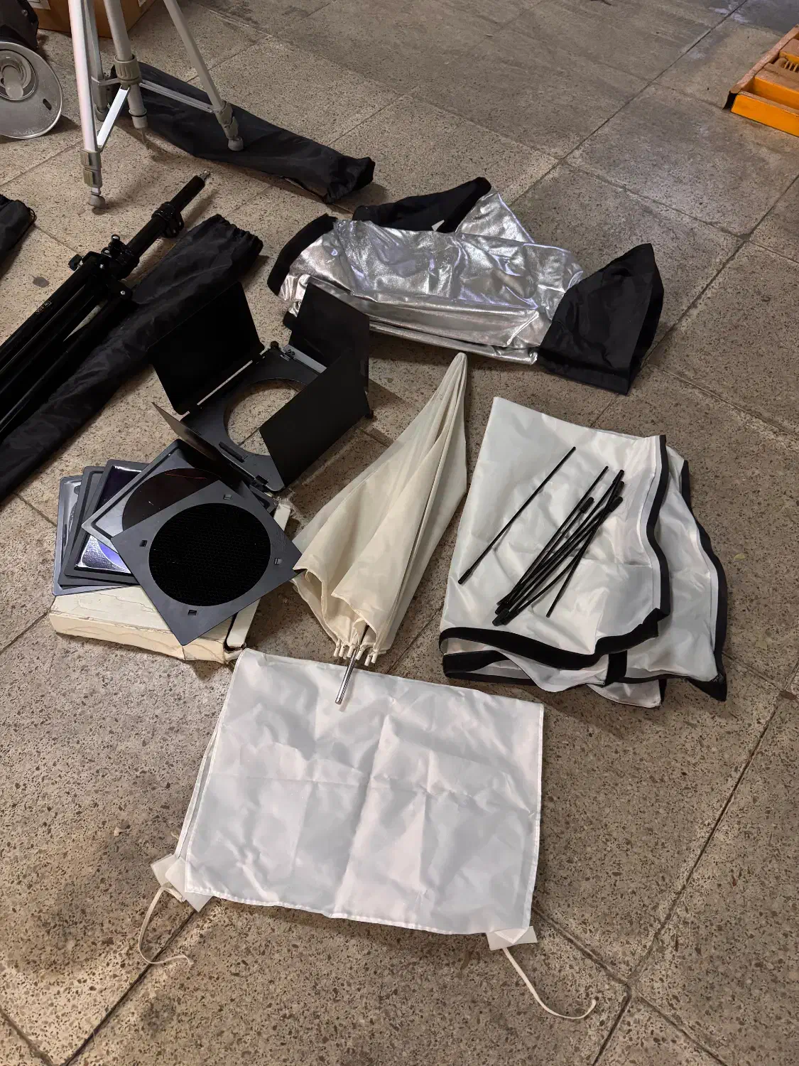 ۲ ست فلش چتر استودیویی|دوربین عکاسی و فیلم‌برداری|تهران, گلستان (شهرک راه آهن)|دیوار