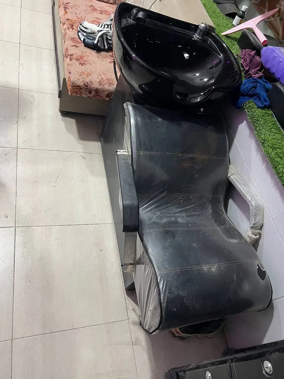 تمامی وسایل ارایشگاه|آرایشگاه و سالن‌های زیبایی|سنندج, |دیوار