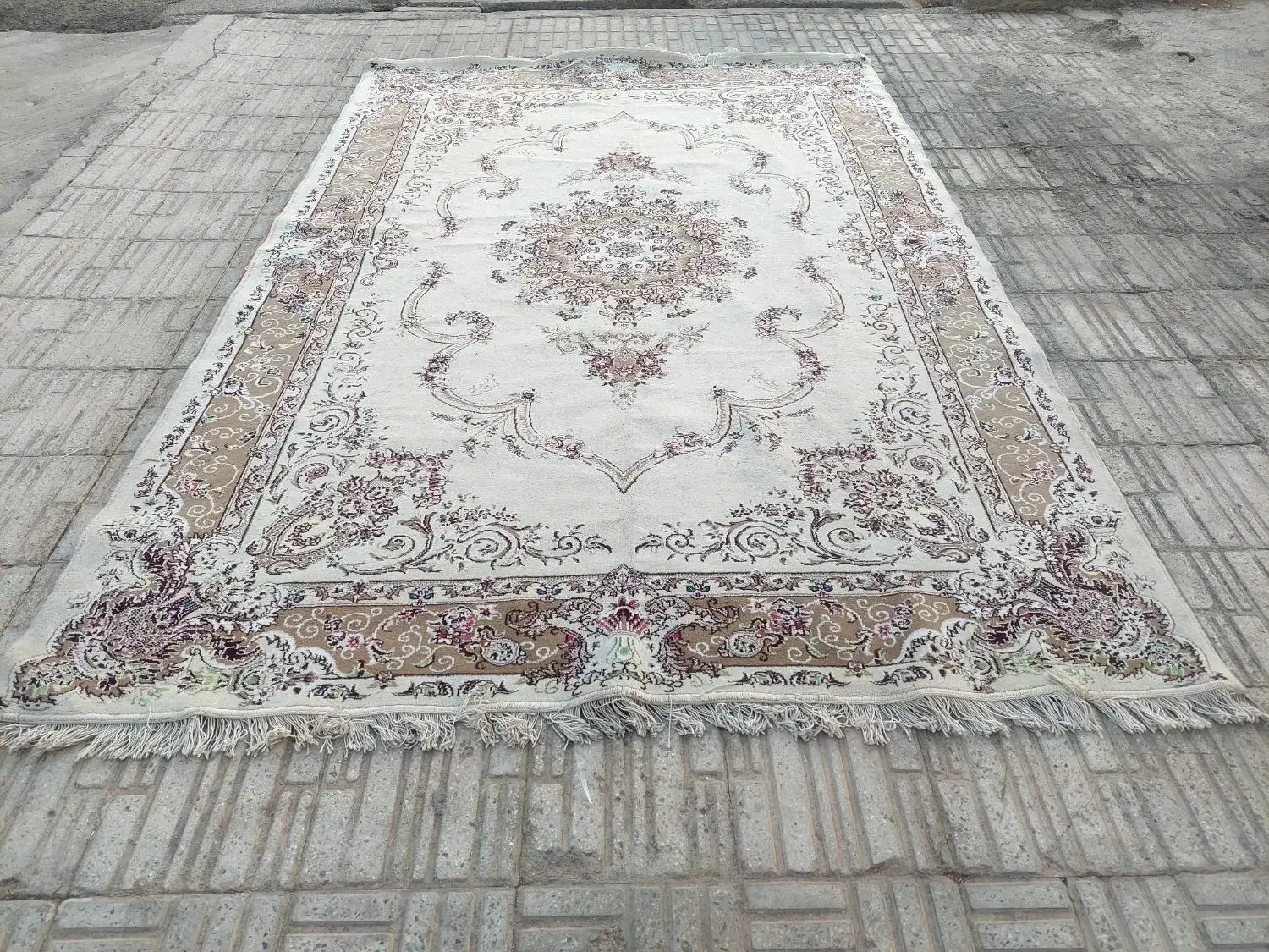 ۶متری کرم گردویی|فرش|ساوه, |دیوار