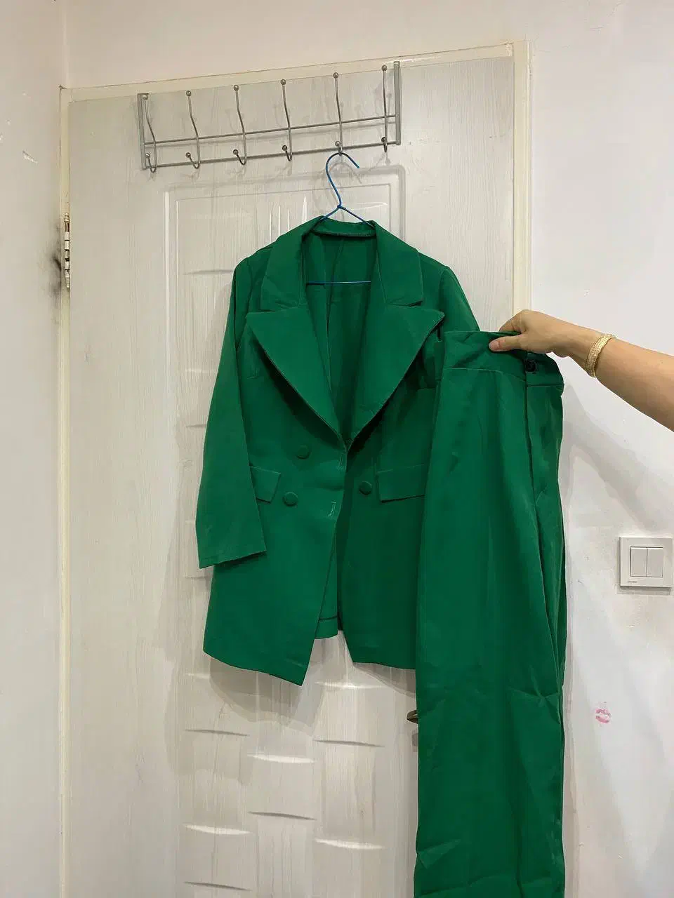 کت شلوار|لباس|رشت, پیرکلاچای|دیوار