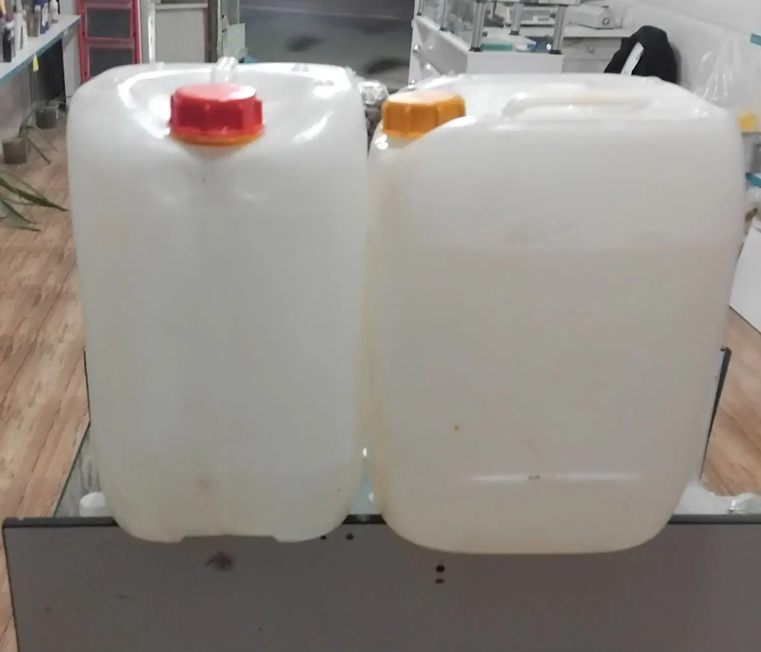 گالن ۲۰ لیتری|ظروف نگهدارنده، پلاستیکی، یک‌بارمصرف|آزادشهر, |دیوار