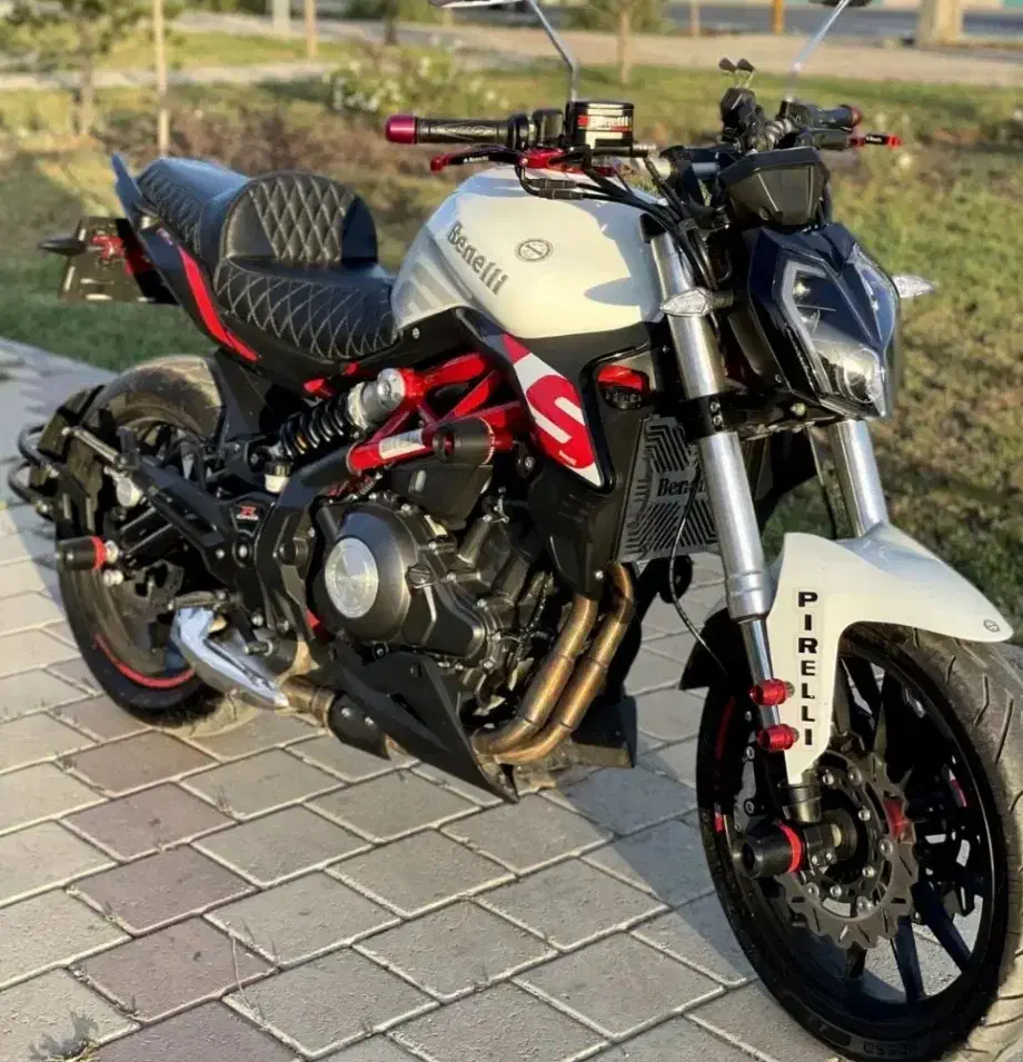 بنلی 300 جفت سیلندر نیو فیس مدل 1400|موتورسیکلت|همدان, |دیوار