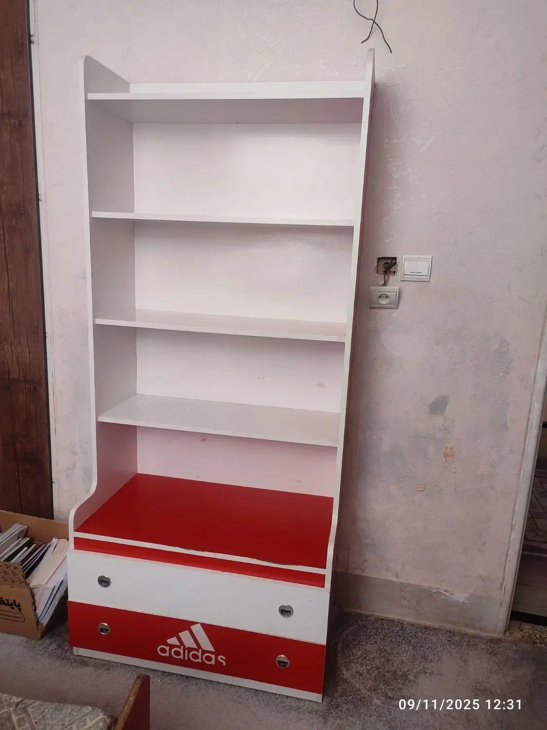 کتابخانه|کتابخانه، شلف، قفسههای دیواری|صدرا-فارس, فاز ۱|دیوار