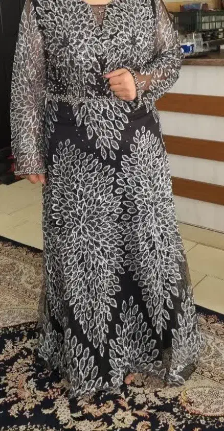 لباس مجلسی|لباس|مهاجران, |دیوار