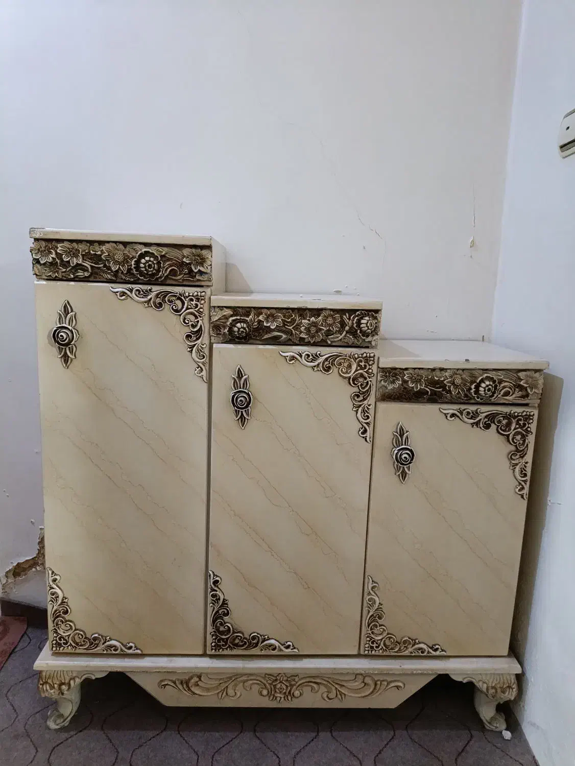 جاکفشی|جاکفشی، کمد، دراور|ری, علایین|دیوار