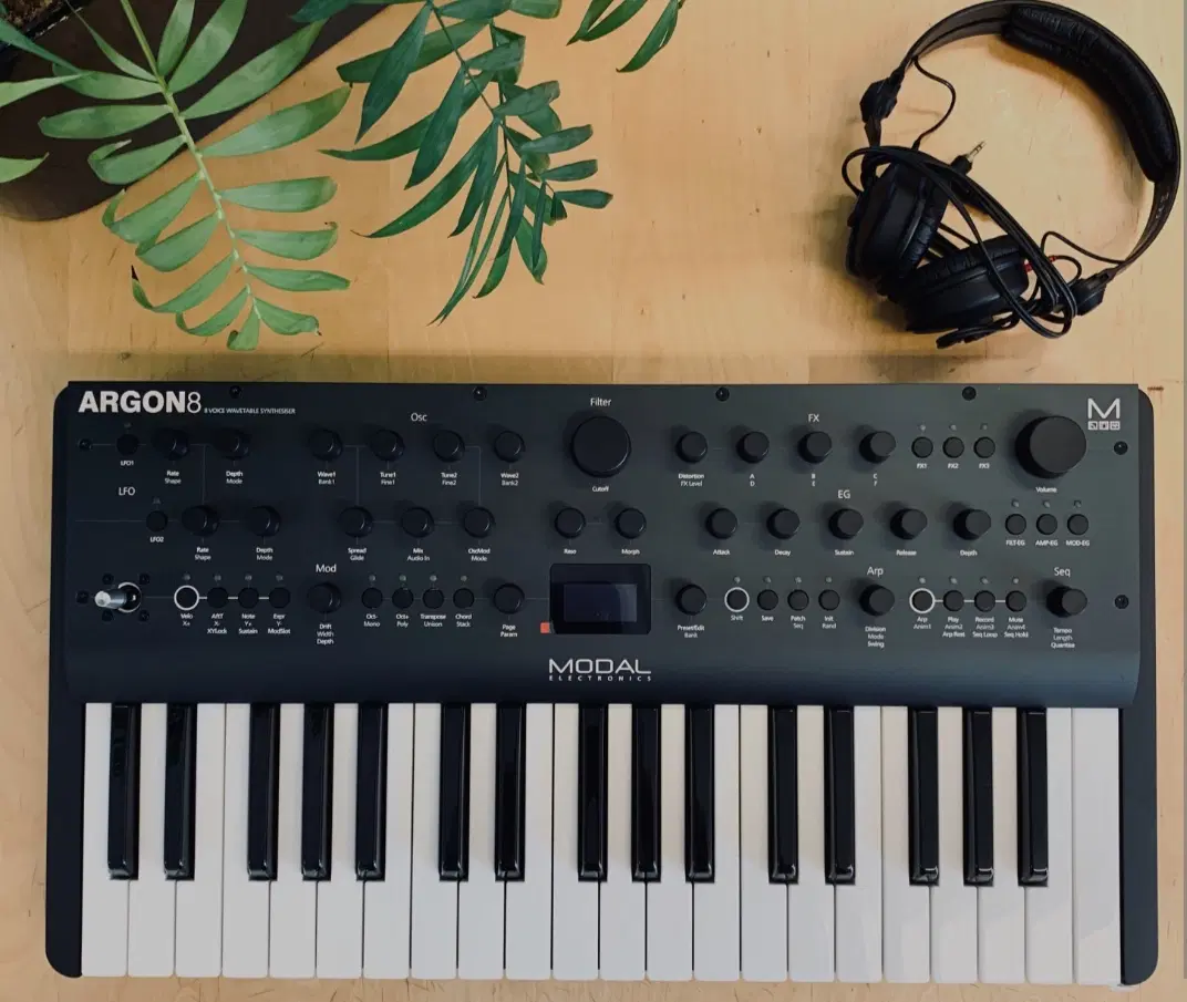 سینتسایزر Modal Argon8|پیانو، کیبورد، آکاردئون|تهران, نبی اکرم|دیوار