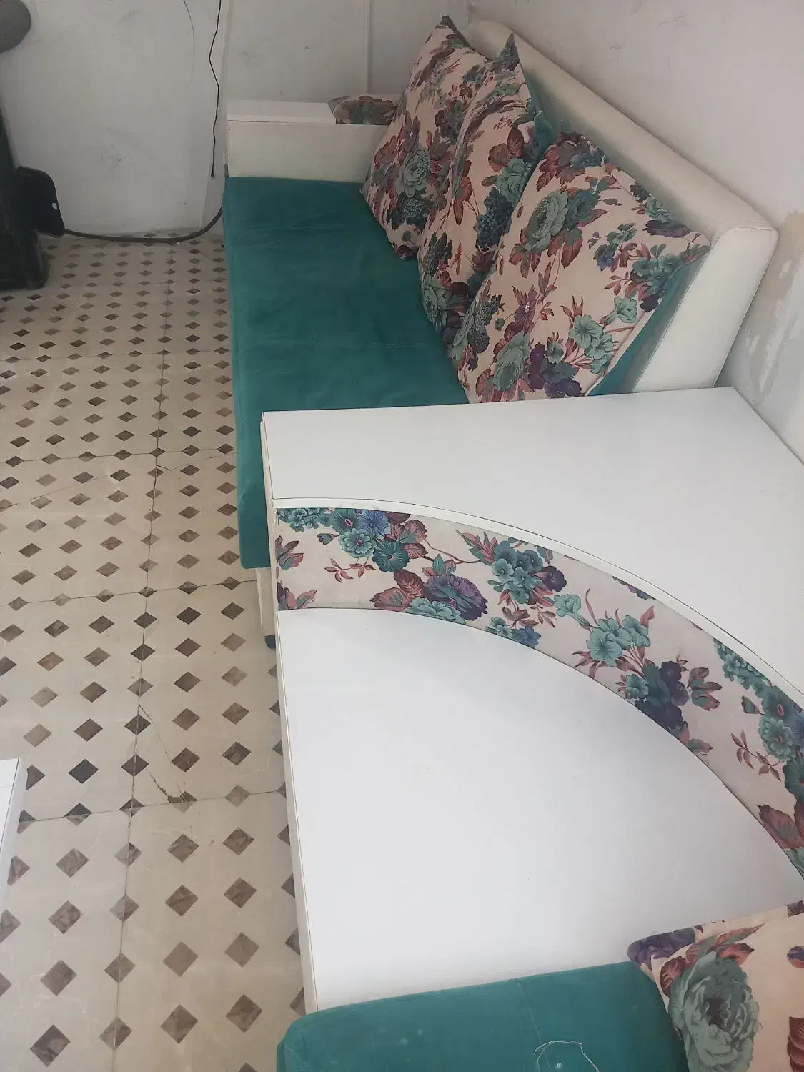 مبل هفت نفره فیروزه ای سفید|مبلمان خانگی و میز عسلی|کرمان, |دیوار