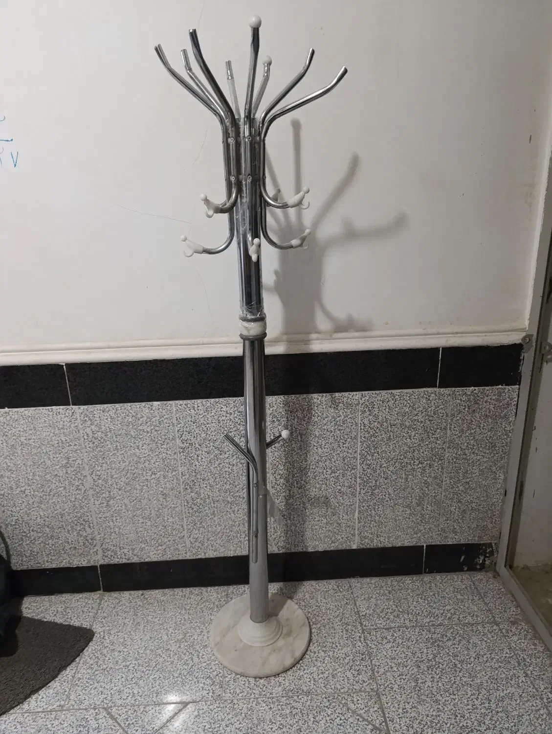 جالباسی ایستاده|بندرخت و رختآویز|زاهدان, |دیوار