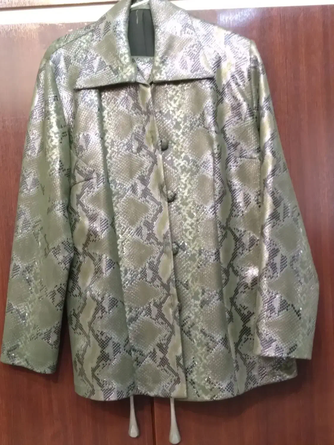 کت و دامن|لباس|تهران, هوانیروز|دیوار