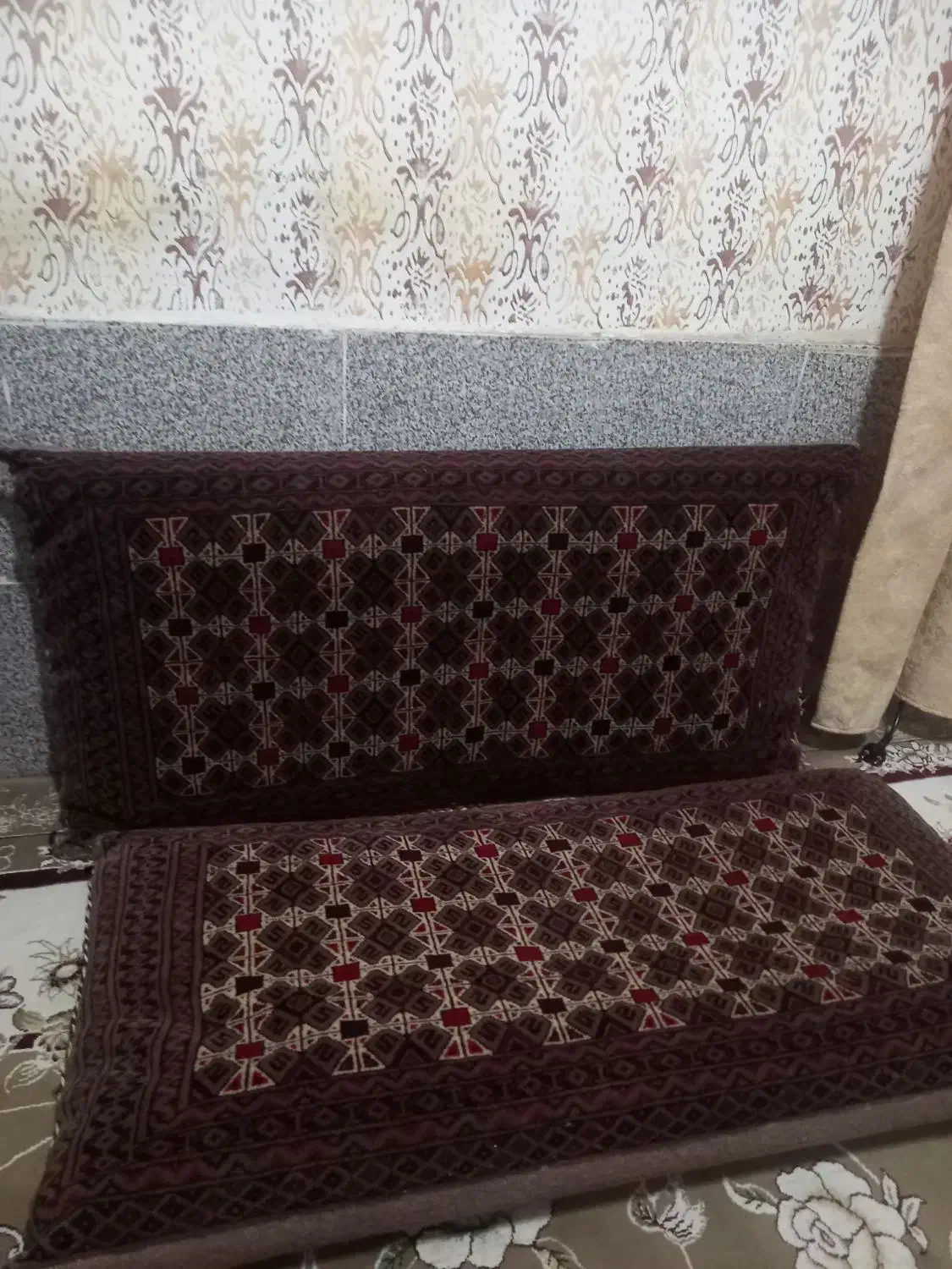پشتی دست بافت|پشتی|شیراز, قلعه شاهزاده بیگم|دیوار