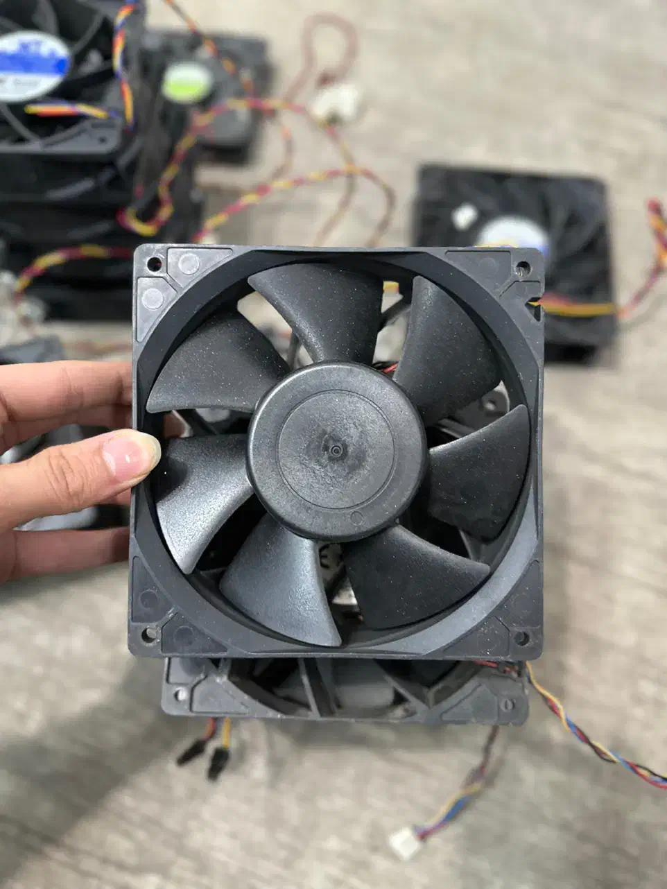 فن 12V مدل PFC1412HE-00 سالم و پرقدرت|قطعات و لوازم جانبی رایانه|فریدون‌کنار, |دیوار