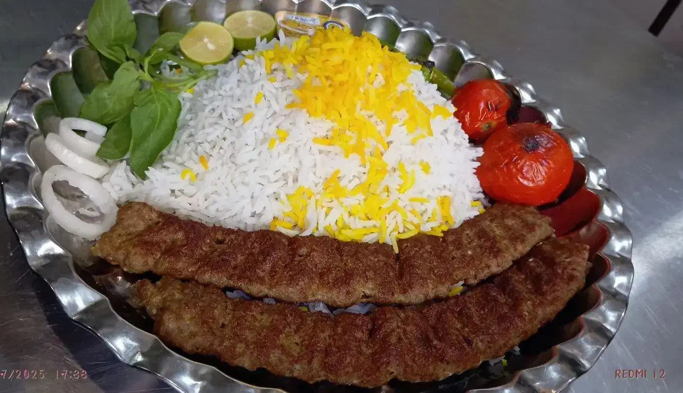 کباب سرای جاسبی|خوردنی و آشامیدنی|قم, دروازه چوبی|دیوار