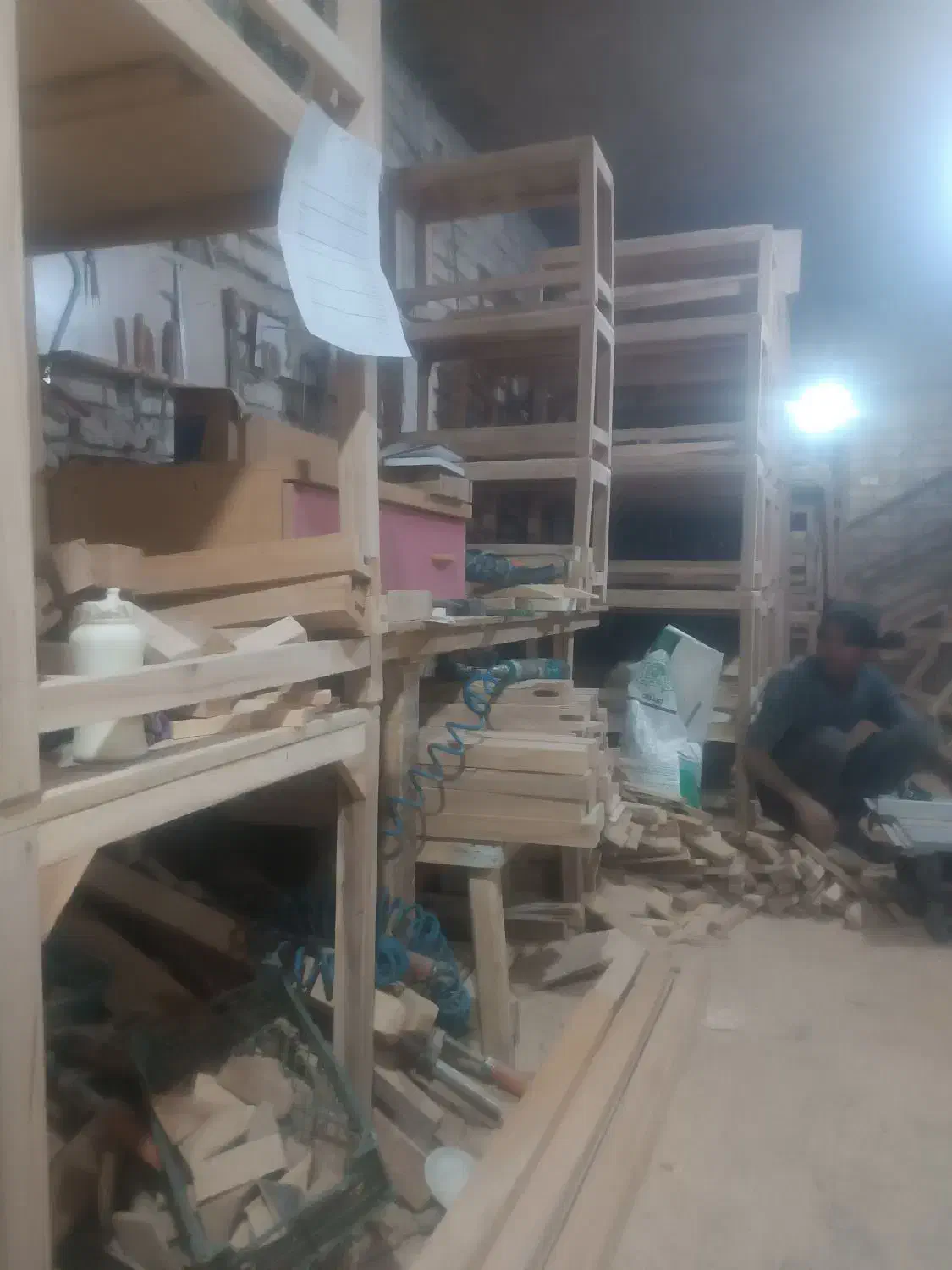 چهارپایه|صندلی و نیمکت|اصفهان, ارداجی|دیوار