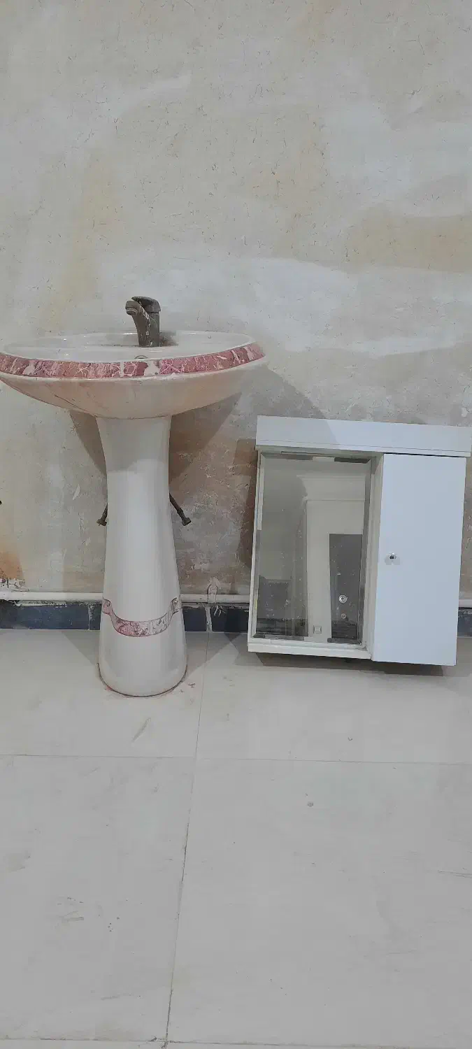 روشویی به همراه آینه باکس|لوازم سرویس بهداشتی|اردبیل, |دیوار