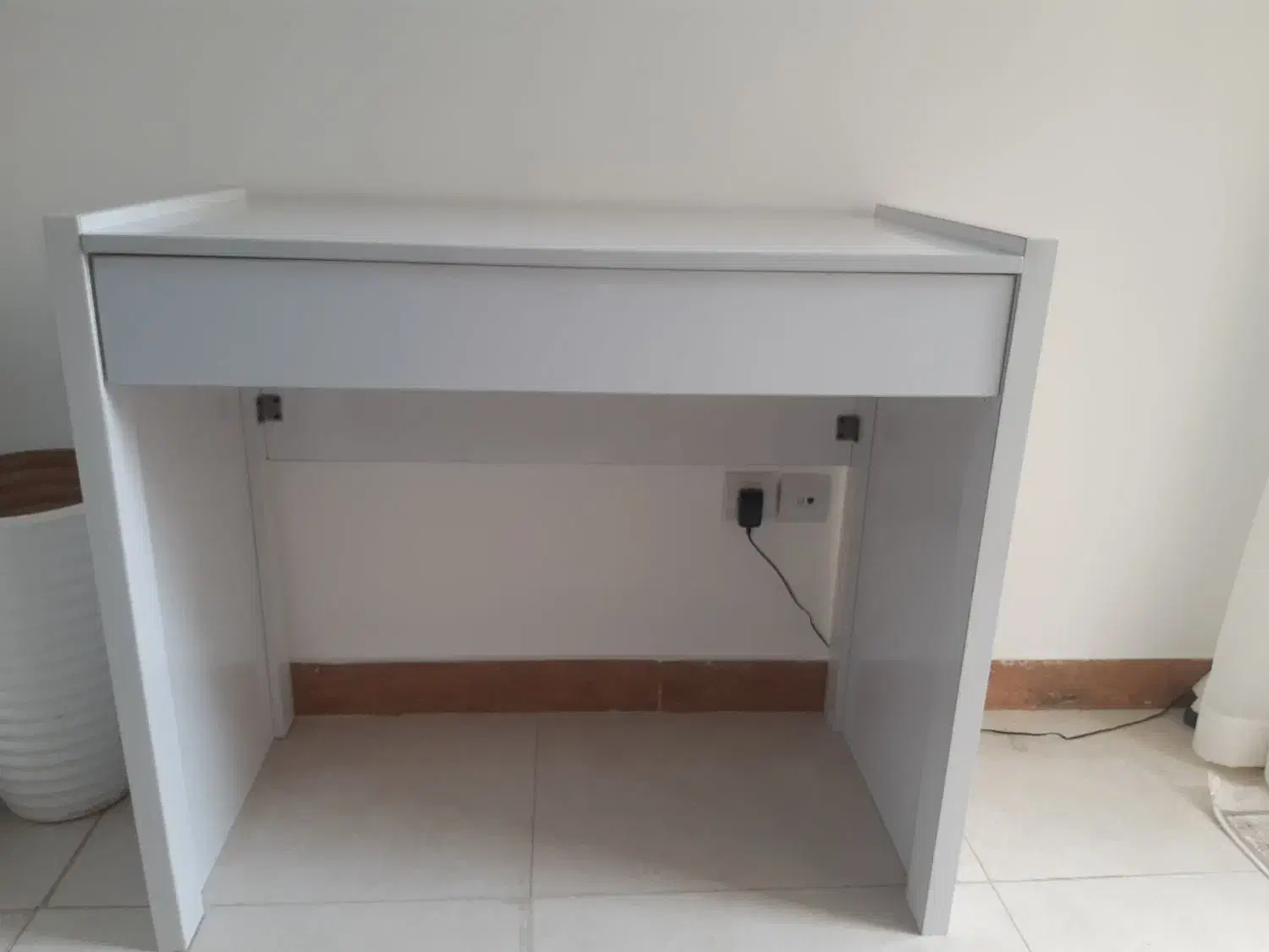 میز مطالعه یاکامپیوتر در حد نو|میز تحریر و کامپیوتر|رشت, باهنر|دیوار