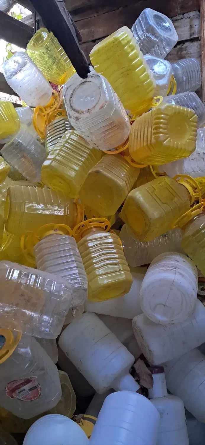 تعدادزیادی دبه وبطری سالم وتمیز|فروشگاه و مغازه|گیلوان, |دیوار