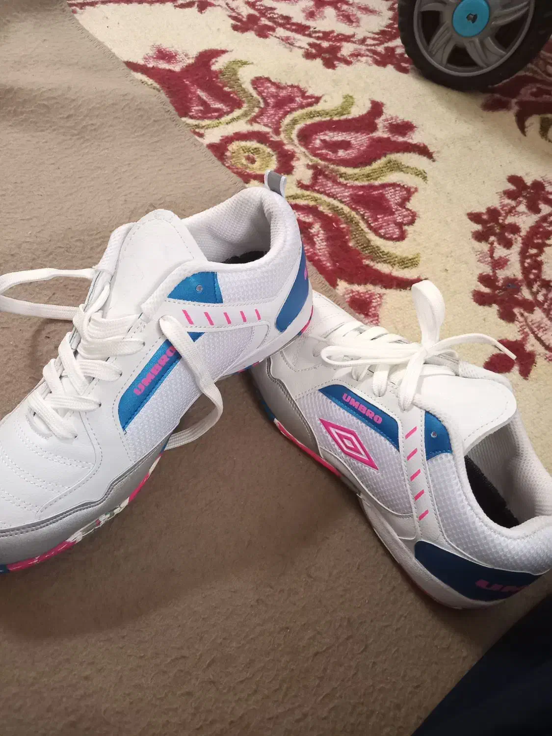 کفش اسپورت زنانه با کفش سالن مردانه|کیف، کفش، کمربند|سیرجان, |دیوار