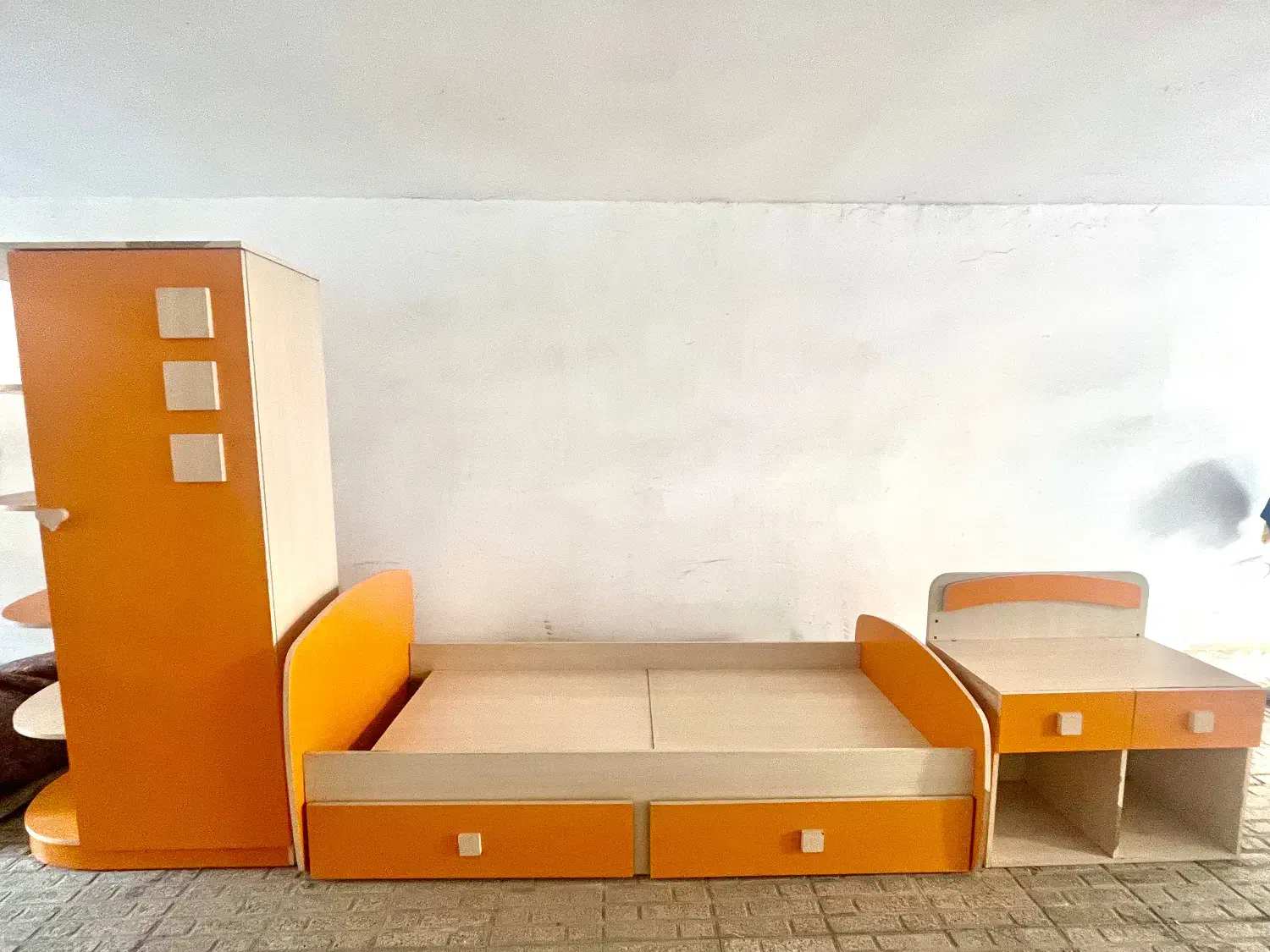 تخت خواب ۱نفره درحد نوع|تخت و سرویس خواب|آمل, |دیوار