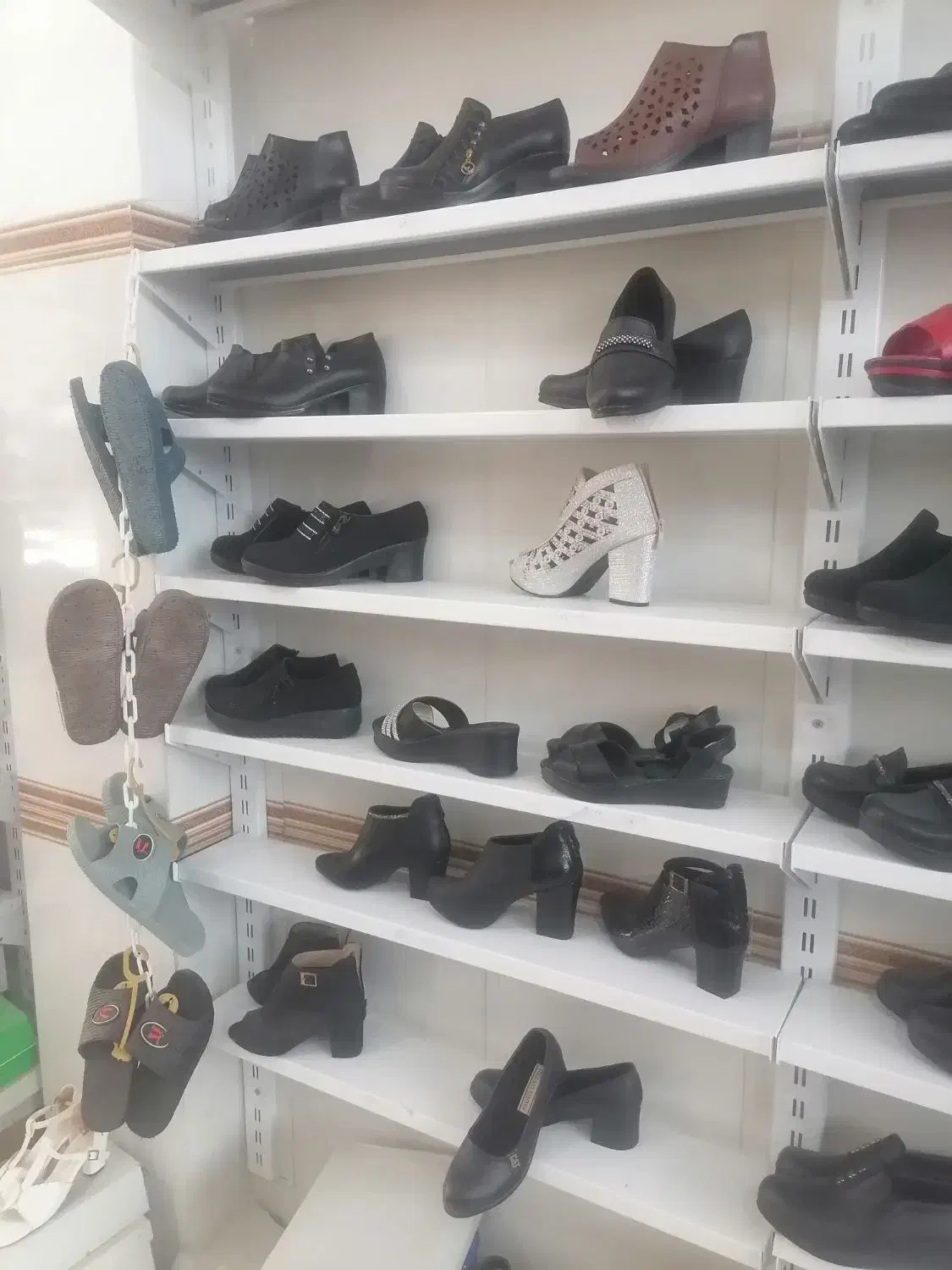 کفش نگین|کیف، کفش، کمربند|سیلوانه, |دیوار