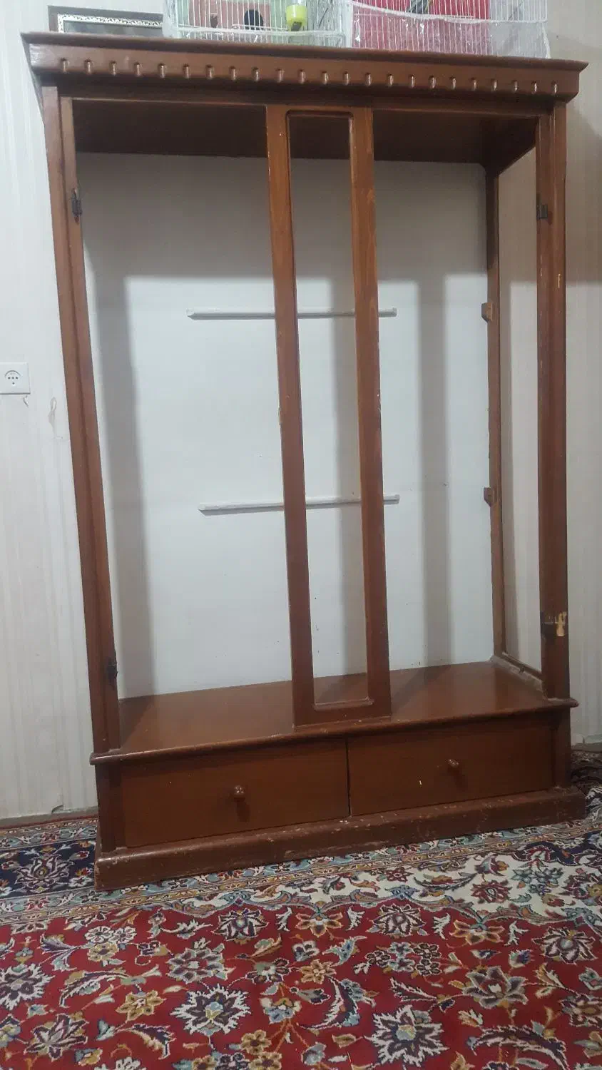 بوفه سالم و تمیز شیشه هاش هست کامل|بوفه، ویترین، کنسول|مشهد, کوی المهدی|دیوار