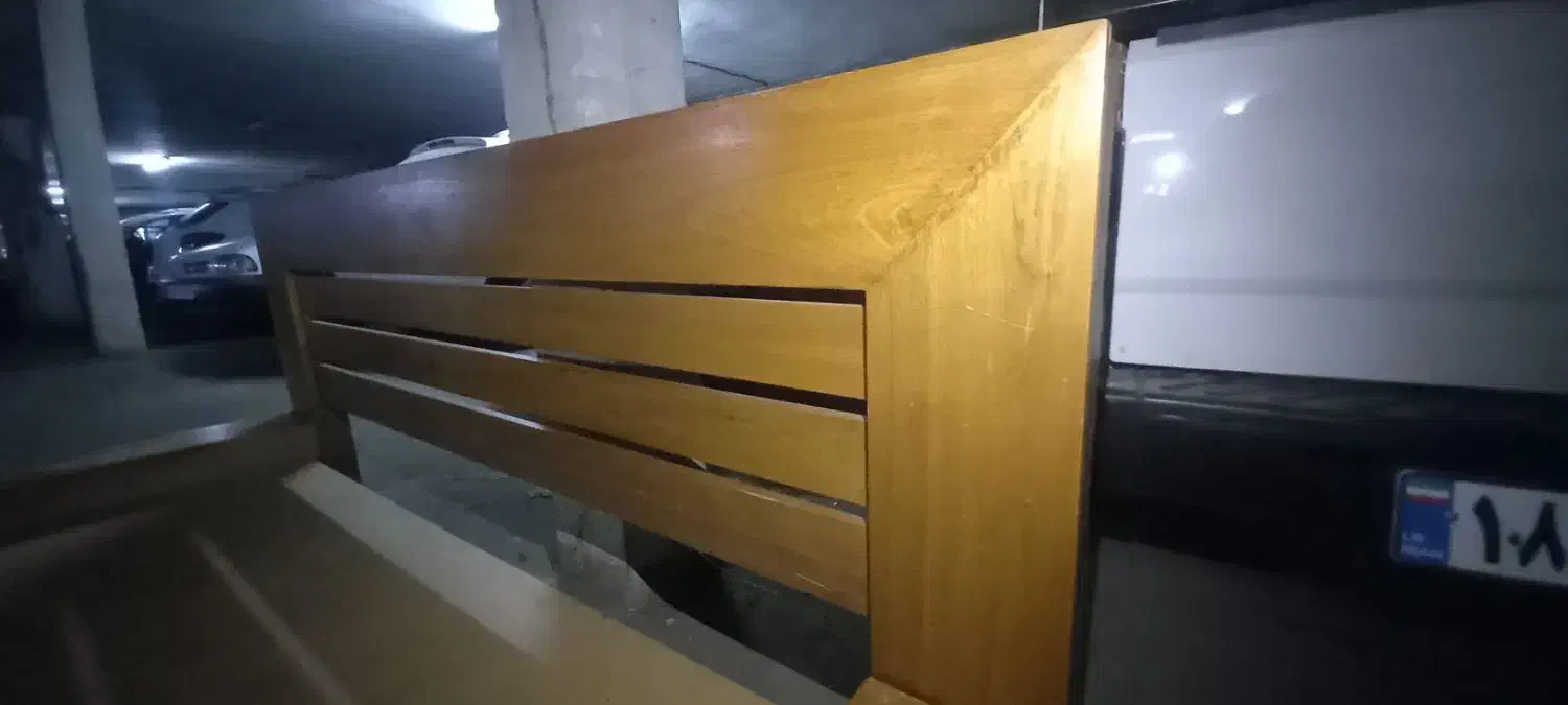 تخت خواب ۲نفره ساخته شده از چوب طبیعی گردو|تخت و سرویس خواب|ری, علایین|دیوار