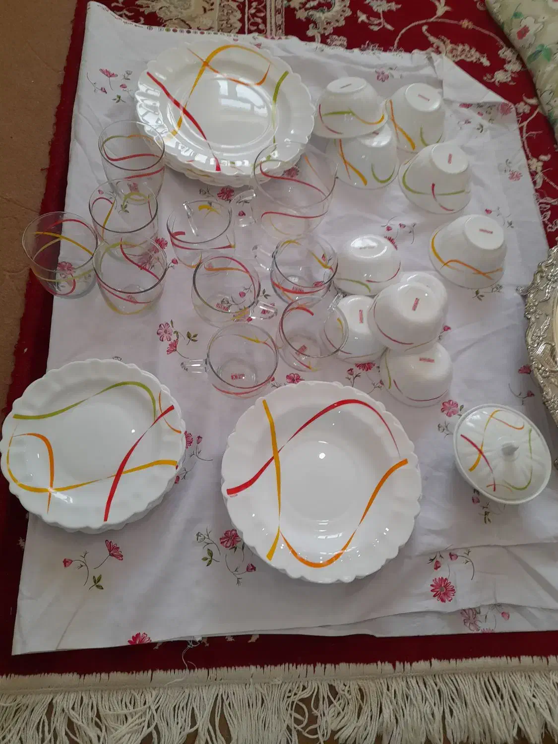 یک سرویس ارکوپال ۶نفره بقیمت دو میلیون بفروش میرسد|ظروف سرو و پذیرایی|همدان, |دیوار