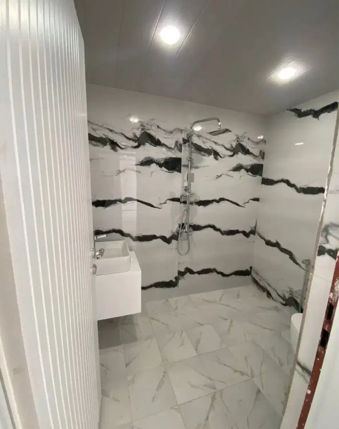 ۱۵۰ متر / خطی روبه آفتاب/سالن بزرگ-طبقه۱و۵