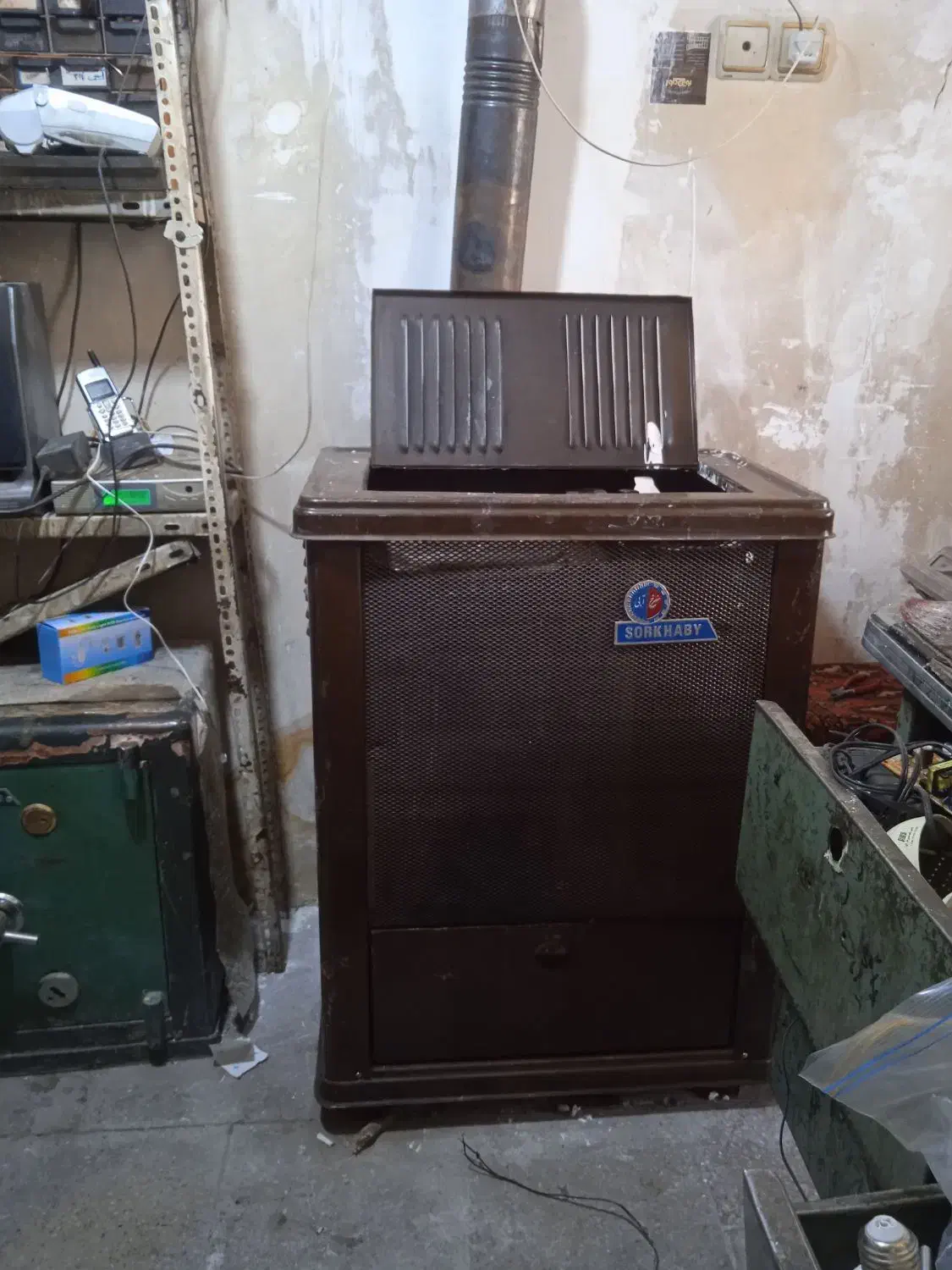 بخاری نفتی سرخ آبی ساخت هولند|بخاری، هیتر، شومینه|فامنین, |دیوار