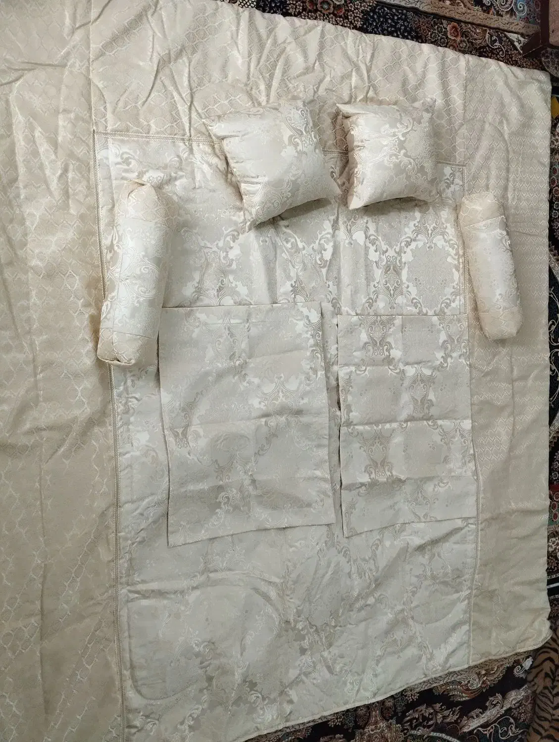 روتختی دونفره طلایی نو نو مخصوص عروس خانما|سرویس روتختی|اردبیل, |دیوار