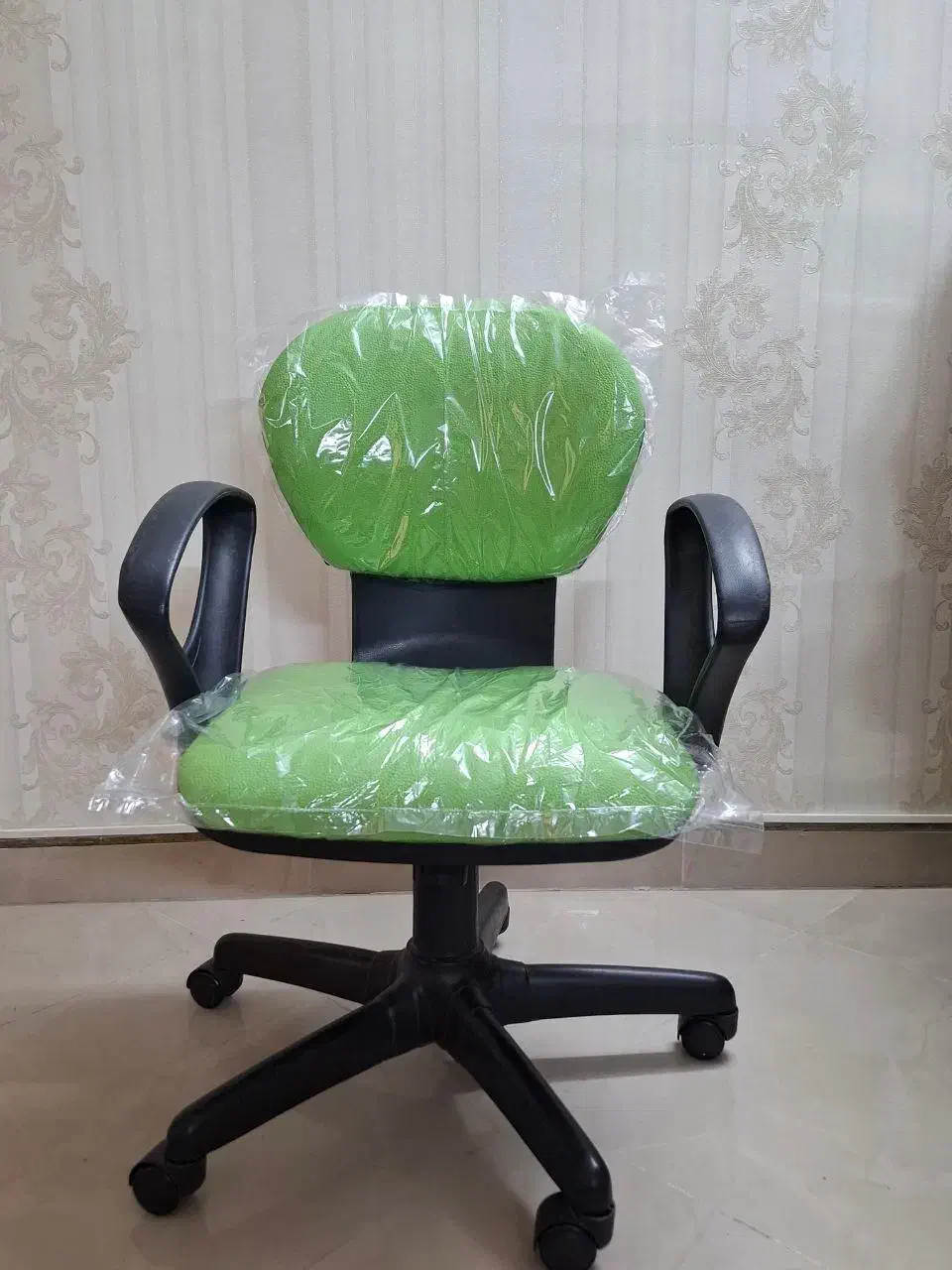 صندلی میز مطالعه|صندلی و نیمکت|همدان, |دیوار