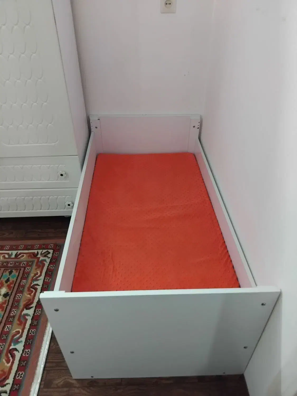 تخت بچه|تخت و صندلی بچه|قم, ولیعصر|دیوار