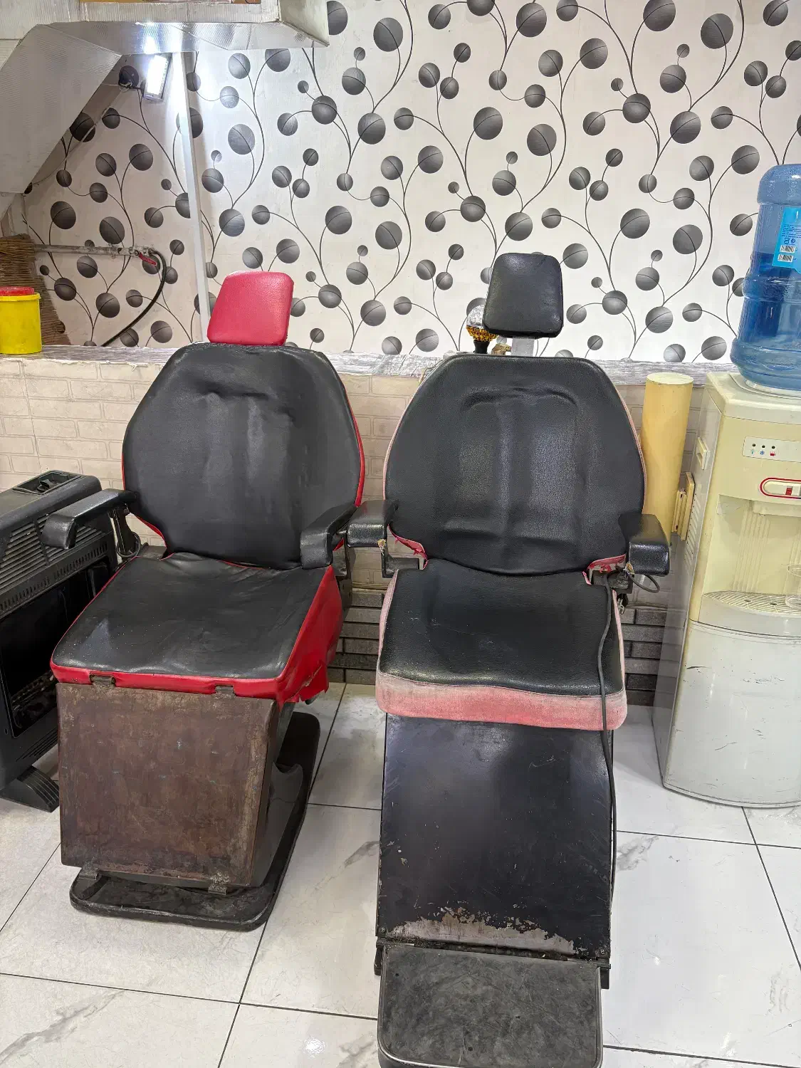 صندلی برقی ارایشگاه|آرایشگاه و سالن‌های زیبایی|تهران, چوب تراش|دیوار