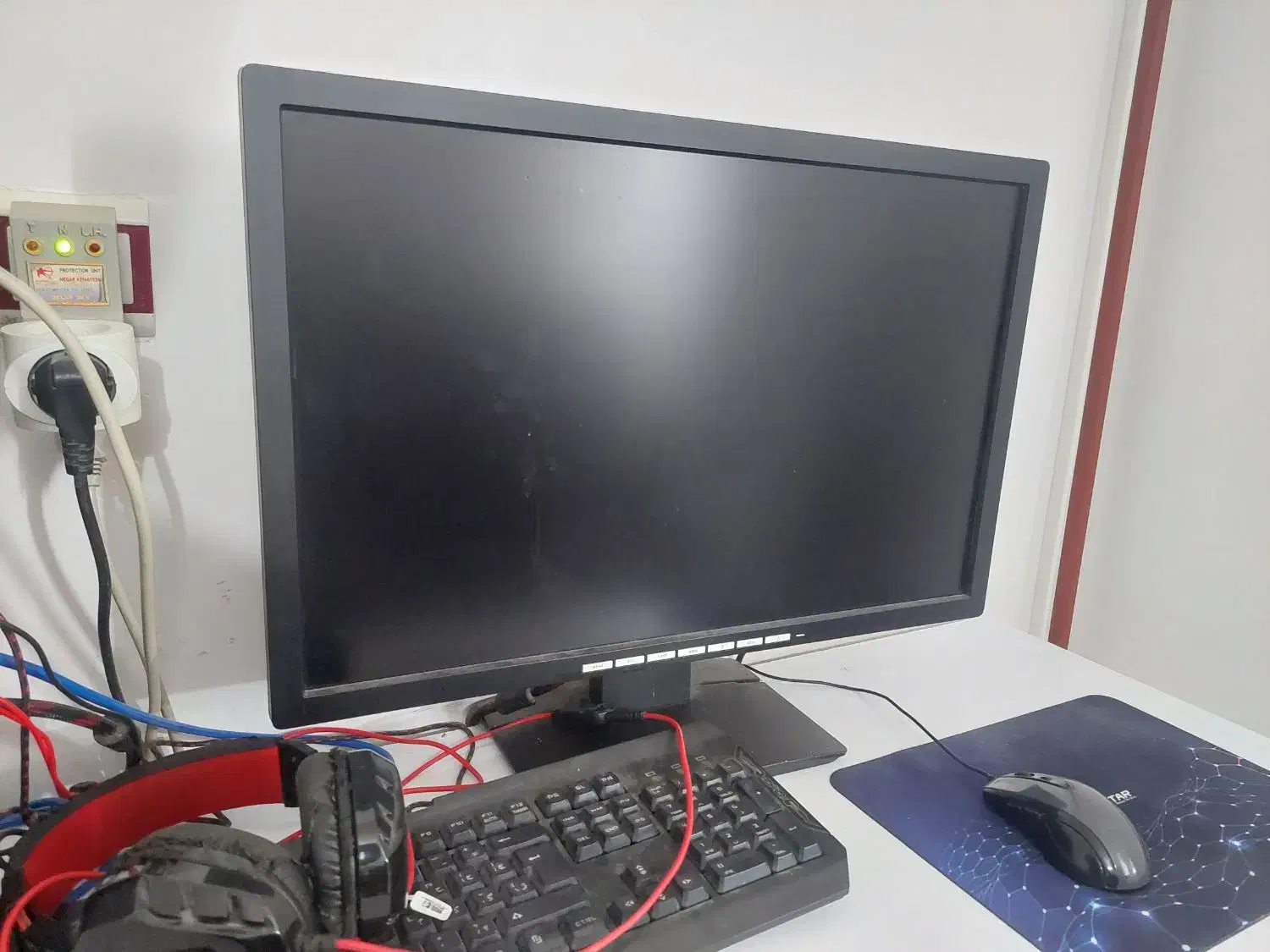 مانیتور 24 اینچ فوجیتسو وارداتی اورجینال کم کار|قطعات و لوازم جانبی رایانه|رشت, گلسار|دیوار